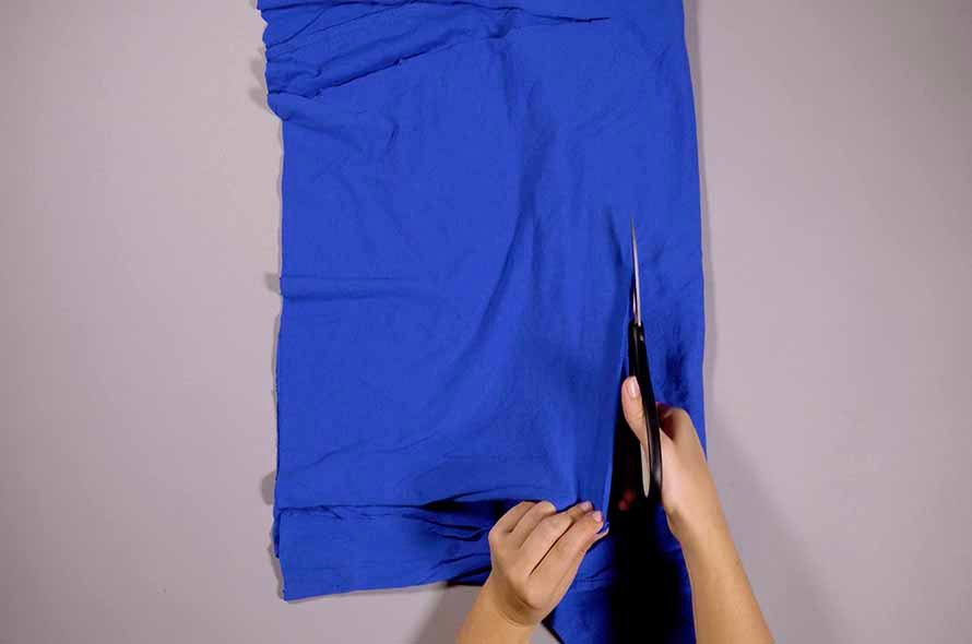 Cutting the t-shirt