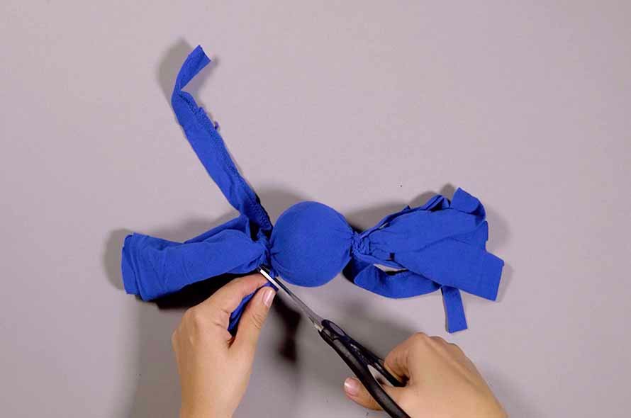 Cutting off the ends of the toy