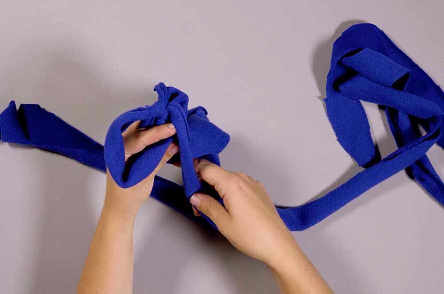 Tying knots in the jumper